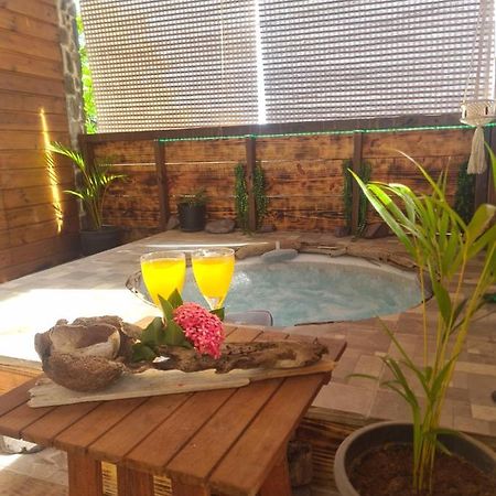 Kami Lodge F3 Jacuzzi Riviere-Salee المظهر الخارجي الصورة